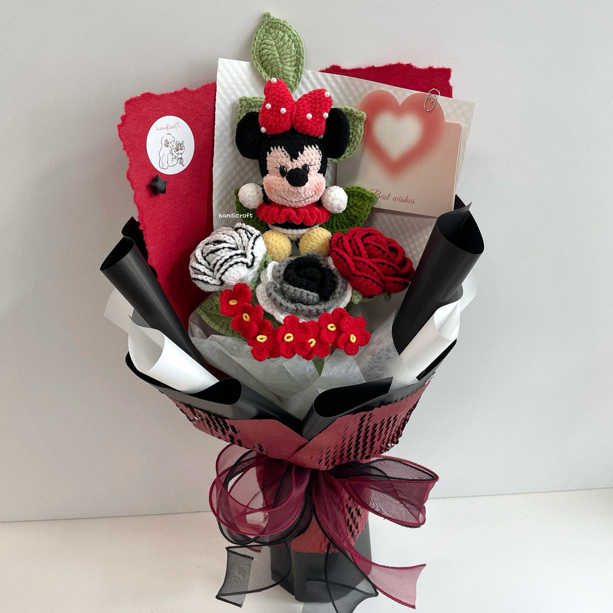 handicroft handmade mouse crochet flower bouquet minnie moments