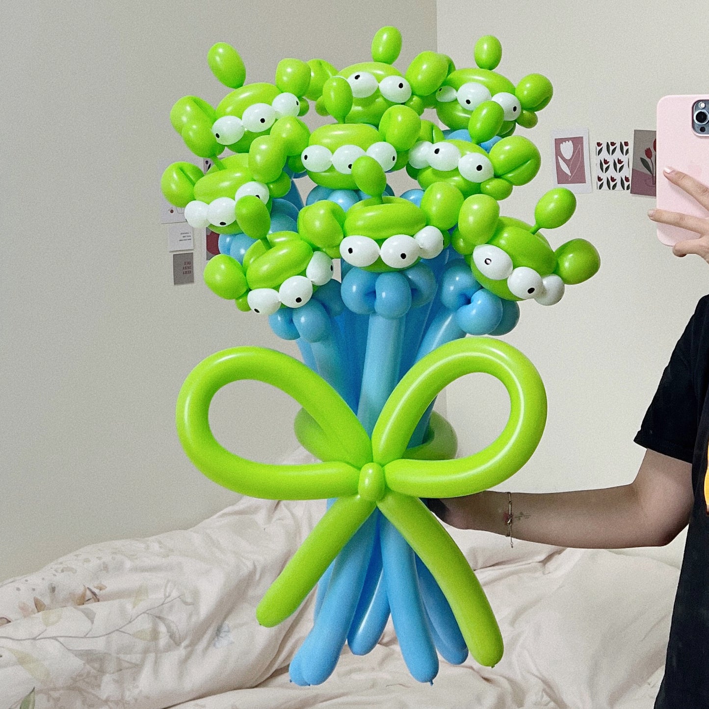 singapore flower balloon bouquet toy story little green men three-eyed alien cartoon character all occasions 9 stalks