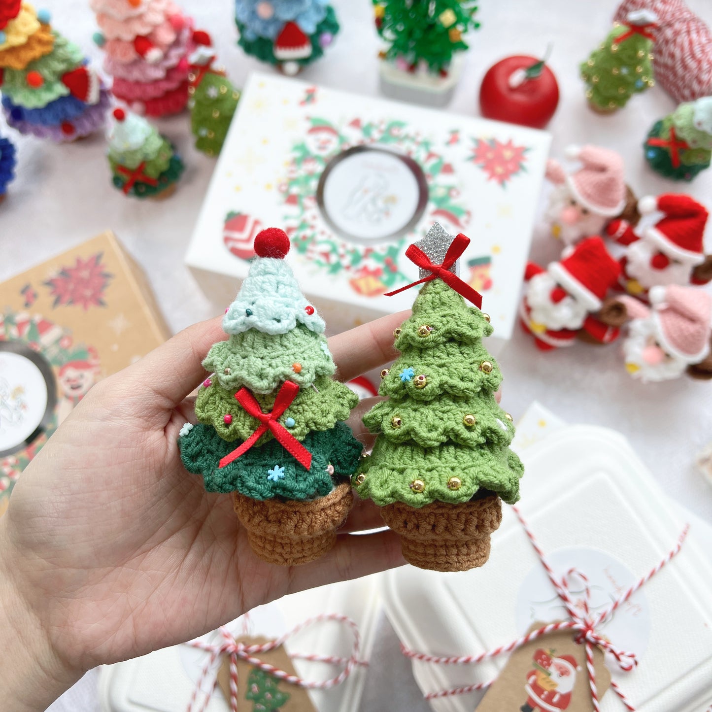 singapore handicroft handmade crochet mini christmas tree table decoration amigurumi in 2 colours