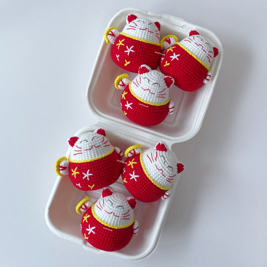 singapore handmade crochet maneki-neko fortune cat amigurumi keychain table display 招财猫